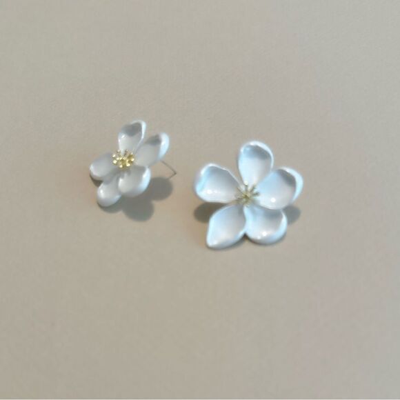 White flower earrings #1313 - Picture 4 of 5